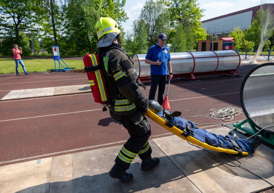 На учебно-тренировочной площадке в Апаринках прошёл конкурс «Московские мастера» по профессии «пожарный».